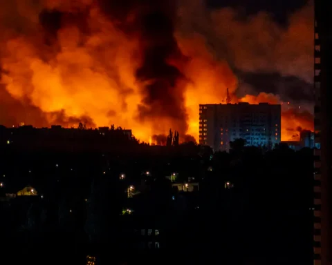 Attaque nocturne massive sur Kyiv : frappes balistiques et drones font des morts et des destructions