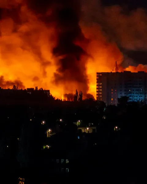Attaque nocturne massive sur Kyiv : frappes balistiques et drones font des morts et des destructions