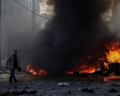Des frappes aériennes russes massives touchent Kiev