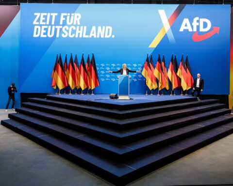 Le parti AfD exige la rediffusion de l’interview interrompue par des protestations à Berlin