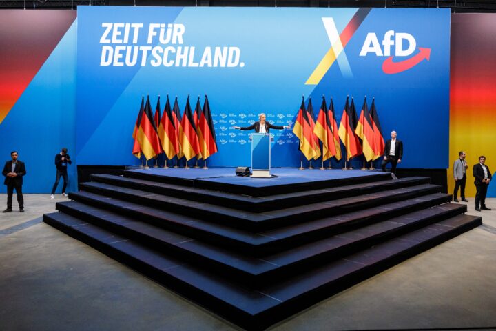 Le parti AfD exige la rediffusion de l’interview interrompue par des protestations à Berlin