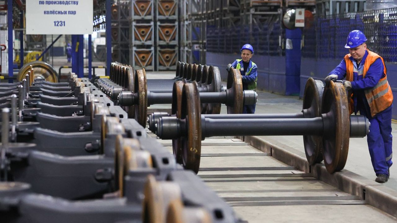 Les plus grands sites industriels russes basculent vers une semaine de travail réduite face à la crise