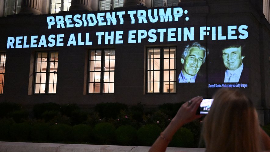 Affaire Epstein : le Wall Street Journal révèle que Donald Trump est mentionné dans le dossier et que le président américain en avait connaissance.