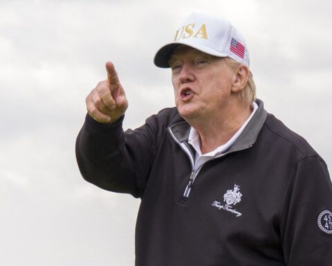ANALYSE. Droits de douane : les conséquences financières du "deal" entre Trump et l'Europe sur les Américains.