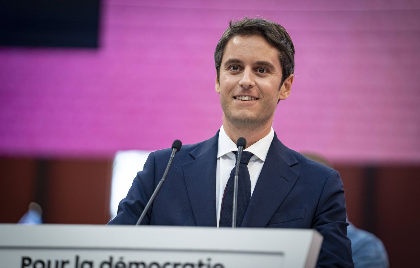 Attal confirme la cession du siège de Renaissance pour un montant de 31,4 millions d'euros.