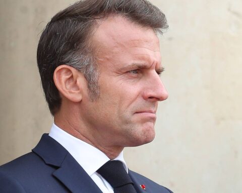 Avant la loi Duplomb, Macron croyait qu'une pétition suffirait à faire adopter une loi.