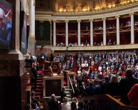 Bayrou, Braun-Pivet et Retailleau présents aux obsèques d'Olivier Marleix