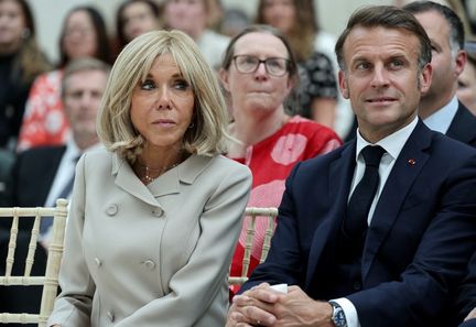 Brigitte Macron intente un recours en cassation suite à l'acquittement de deux femmes pour diffusion de fausses informations à son sujet.