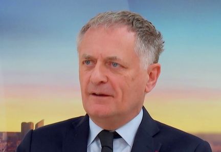 Budget 2026 : Philippe Juvin critique la mesure de l'année blanche comme un moyen simpliste d'éviter la réflexion.