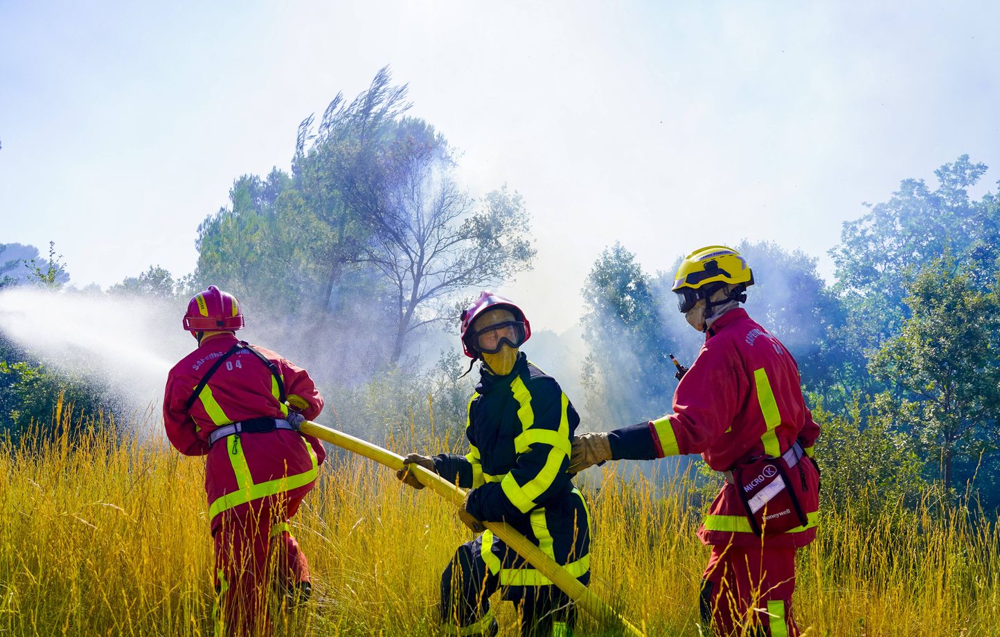 Comment les pompiers combattent les incendies en l'absence d'eau