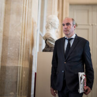 Décès d'Olivier Marleix : une carrière politique marquée par le gaullisme et l'opposition à Macron.