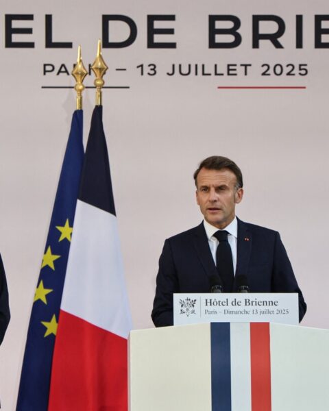 Défense : Emmanuel Macron propose d'augmenter les dépenses de 3,5 milliards d'euros en 2026, suivies de 3 milliards supplémentaires en 2027.