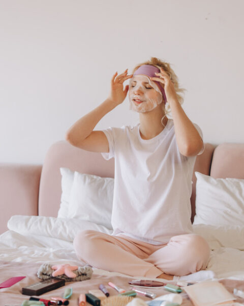 Des routines de soins de la peau virales et potentiellement nuisibles : Enrichir Parc-Extension, brique par brique, face à un encombrement grandissant.