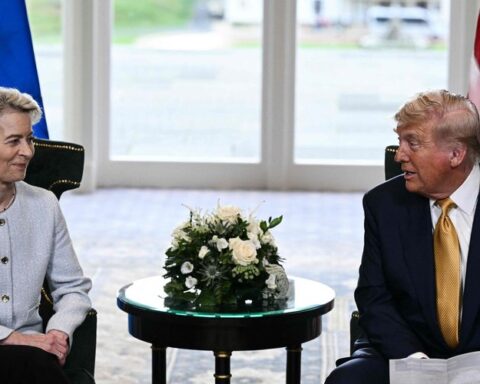 Douanes : 15 % sur les produits européens, 750 milliards à investir... L'Europe a-t-elle capitulé devant Donald Trump ?