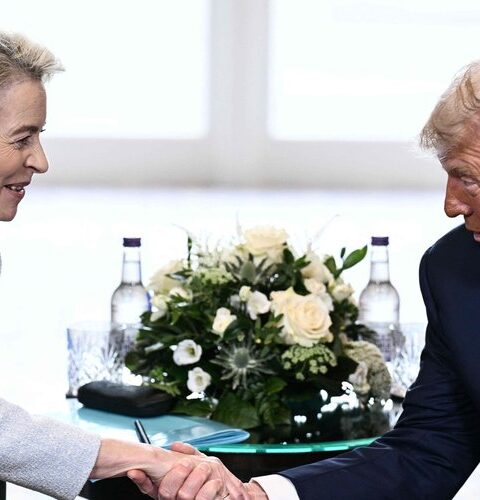 Droits de douane : les conséquences du "deal" avec Donald Trump pèsent sur l'Europe.