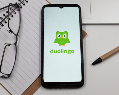 Duolingo permet d'apprendre efficacement une langue étrangère.
