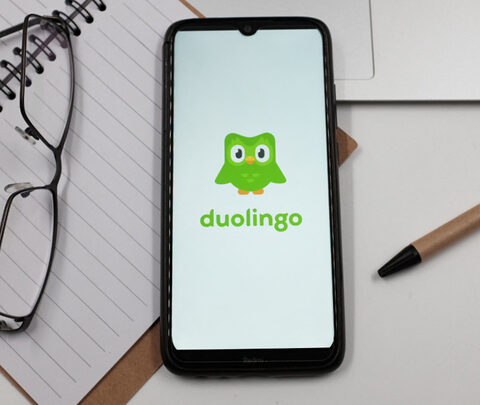 Duolingo permet d'apprendre efficacement une langue étrangère.