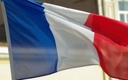 Économie française : croissance modérée de 0,3 % au deuxième trimestre 2025, tandis que l'État contraint les constructeurs à prêter des véhicules équipés d'airbags Takata.