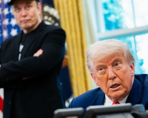 Elon Musk critique Donald Trump en évoquant des propos sur « le parti du gros cochon » et appelle à son retour en Afrique du Sud.