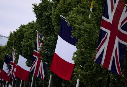 "En raison des incertitudes liées à Trump, la visite d'Emmanuel Macron à Londres suscite de nombreuses interrogations."