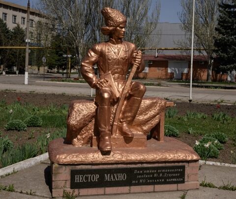 En Ukraine, la résurgence de la mémoire de l'anarchiste Nestor Makhno.