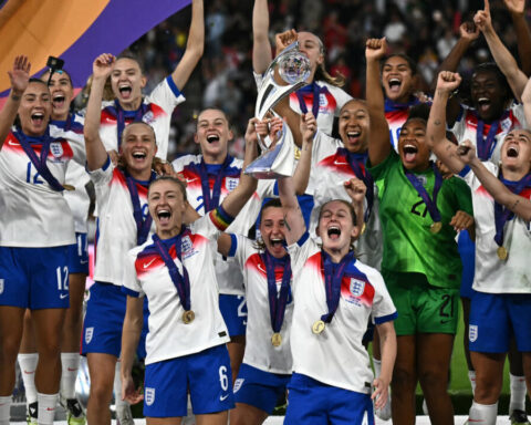 Euro 2025 : Les Anglaises, victorieuses de l'Espagne aux tirs au but, conservent leur domination en Europe. Tour de France : Kaden Groves s'illustre.