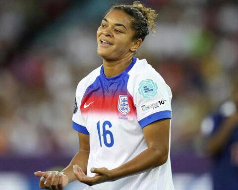 Euro 2025 : les joueuses anglaises dénoncent le racisme envers Jess Carter, Pogacar domine le Tour, Boisson fait ses preuves.