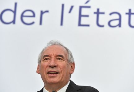 François Bayrou s'engage à maintenir l'exonération fiscale pour les dons aux associations reconnues d'utilité publique.