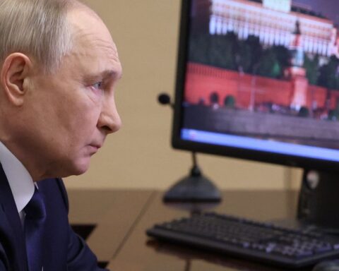 Guerre en Ukraine : la France désignée comme le "principal adversaire" de la Russie en Europe, implications et enjeux.