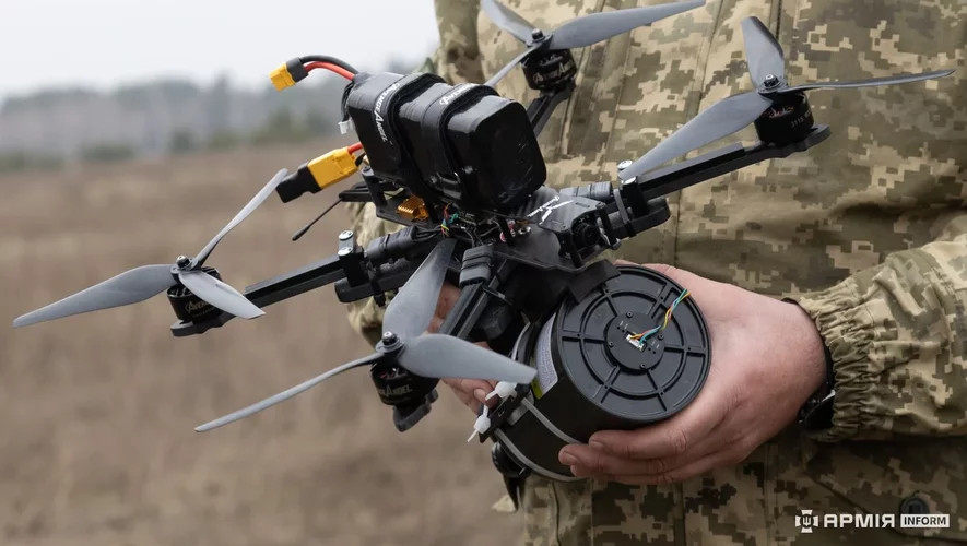 Guerre en Ukraine : les enfants, au cœur de la stratégie russe pour fabriquer et améliorer les drones via le cyberespace et les jeux vidéo.