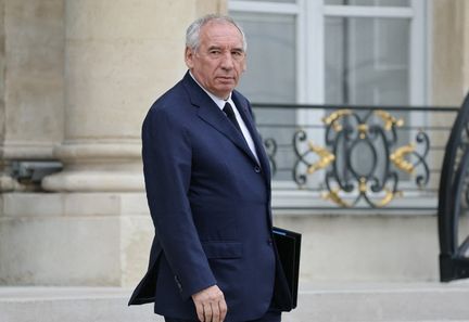 "Infamie, folie, renoncement : Les oppositions s'insurgent contre la suppression du 8-Mai en tant que jour férié."