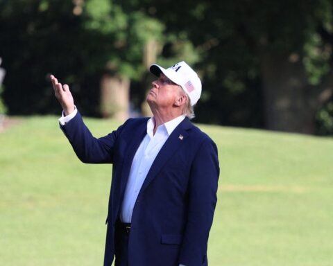 Inondations au Texas : les critiques de Donald Trump face à un manque d’anticipation et aux coupes budgétaires.