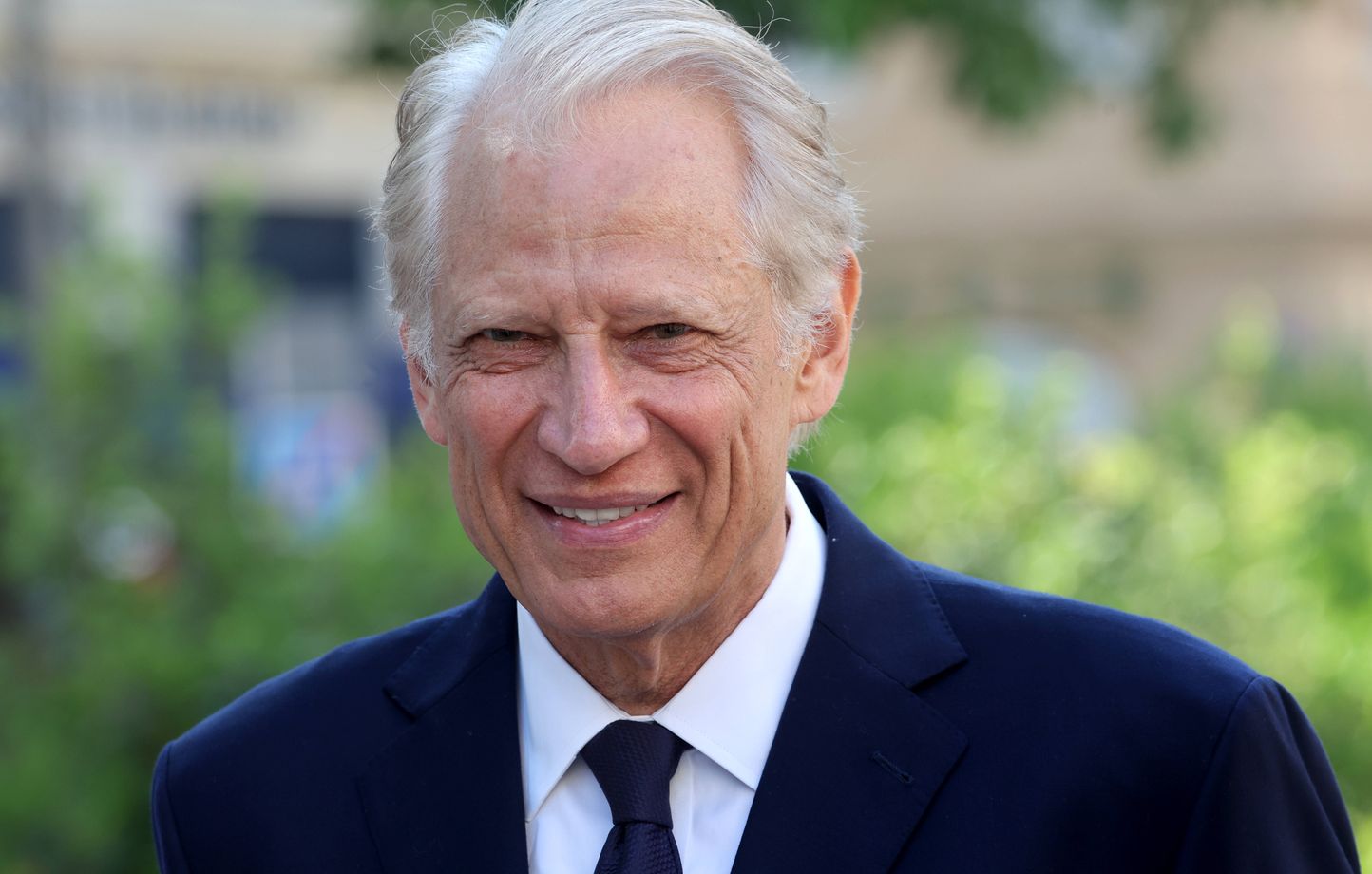 La carrière en images de Dominique de Villepin, en route vers 2027.