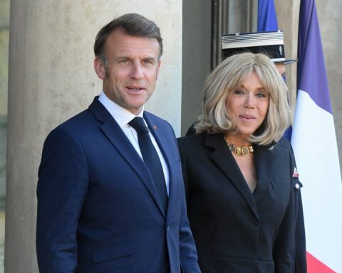 La Cour des comptes souligne les avancées dans l'administration du budget de l'Élysée.