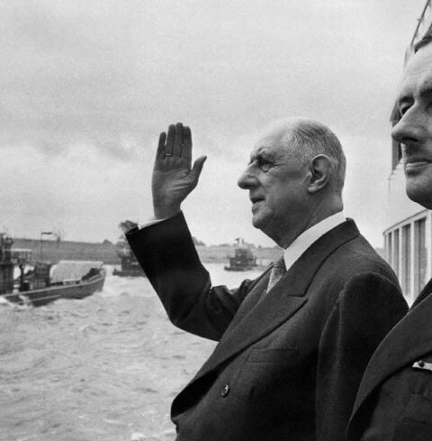 La décision de de Gaulle de supprimer le 8 mai en tant que jour férié.