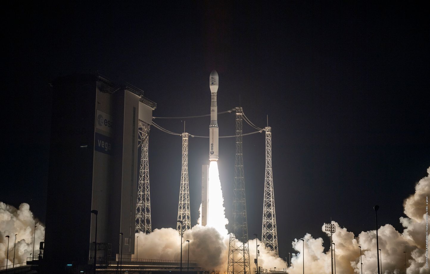 La fusée européenne Vega-C réussit le lancement de cinq nouveaux satellites