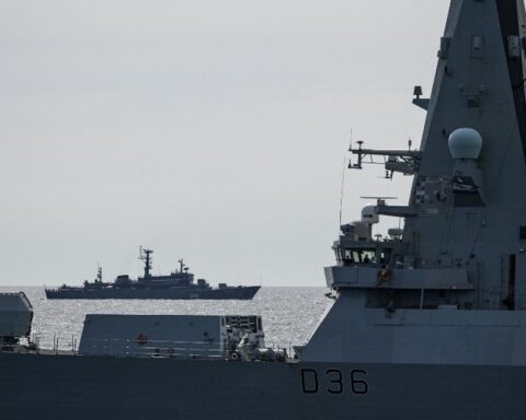 La Russie déploie 150 navires et 120 avions, mobilisant 15 000 militaires pour l'opération "Tempête de juillet" dans les mers et océans.