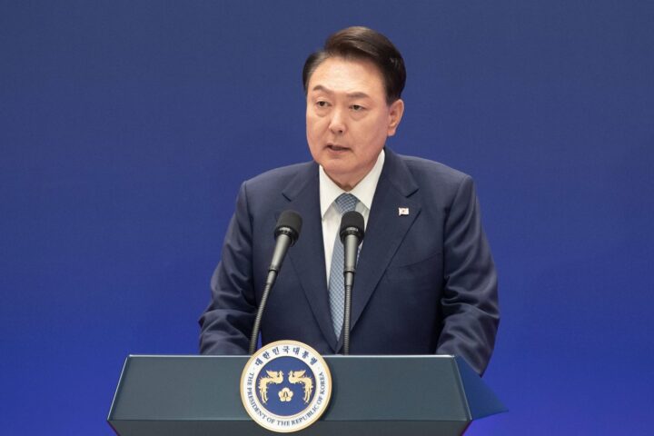 L'ancien président sud-coréen Yoon accusé d'abus de pouvoir.