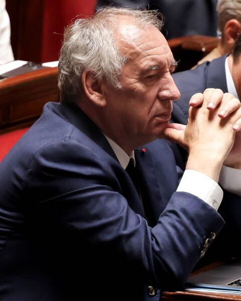 L’Assemblée nationale rejette une motion de censure déposée par les socialistes contre François Bayrou.
