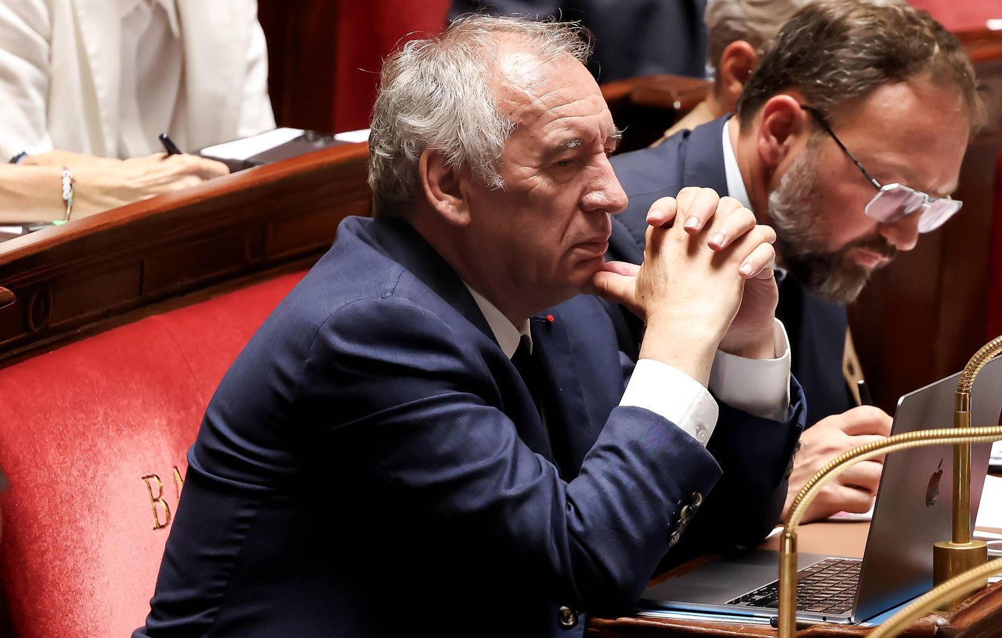 L’Assemblée nationale rejette une motion de censure déposée par les socialistes contre François Bayrou.