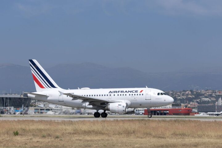 Le ministre des transports propose de mettre fin à la taxation du secteur aérien