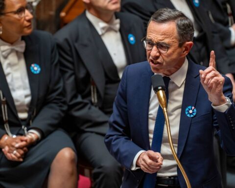 Le Parlement adopte la loi sur la rétention des étrangers pour une durée maximale de 210 jours.