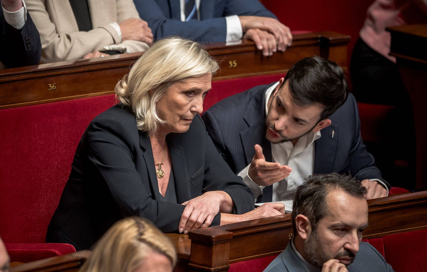 Le RN s'engage à destituer Bayrou s'il « vole de l'argent aux citoyens »