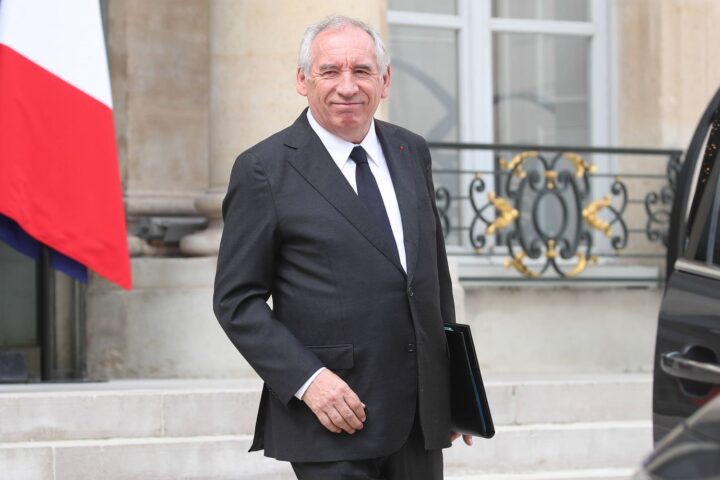 Les congés de Bayrou et de ses ministres représentés sur une carte.