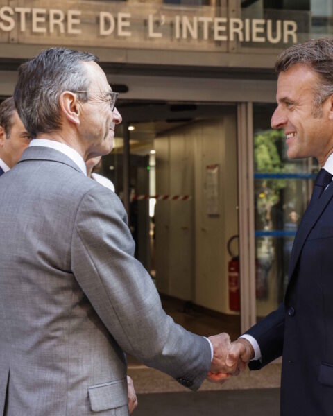 "Les critiques de Bruno Retailleau contre Emmanuel Macron : une analyse des enjeux du macronisme"