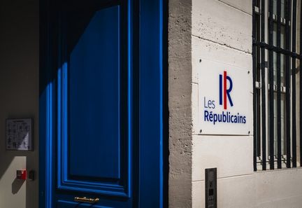 "Les tensions au sein des Républicains : Michel Barnier et Rachida Dati en confrontation pour la législative partielle à Paris"