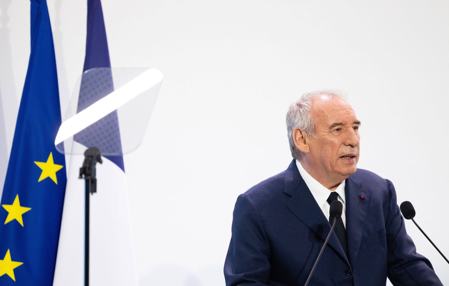 L'opposition critique le budget 2026 et exige la démission de Bayrou.
