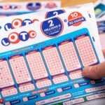 Loto : un homme remporte 14 millions d'euros, mais aucun membre de sa famille ne lui fait confiance.