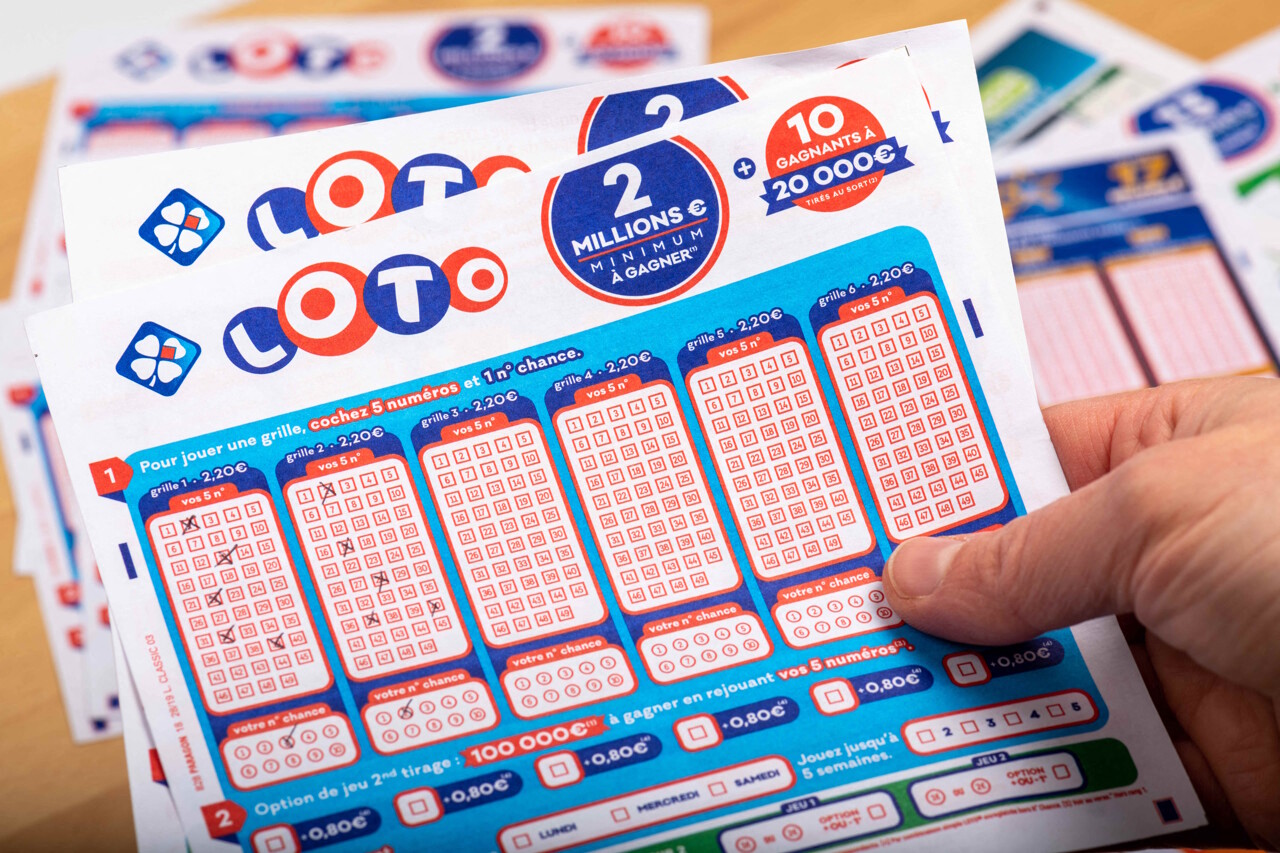 Loto : un homme remporte 14 millions d'euros, mais aucun membre de sa famille ne lui fait confiance.