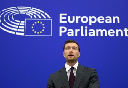 Parlement européen : Jordan Bardella et le RN dénoncent une "attaque du système" à la suite de l'ouverture d'une enquête.